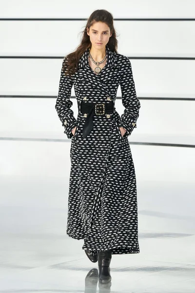 Look 25
